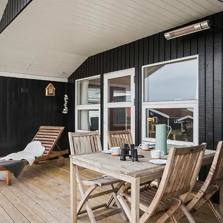 Holiday home Stunning In With Kitchen Sjolund