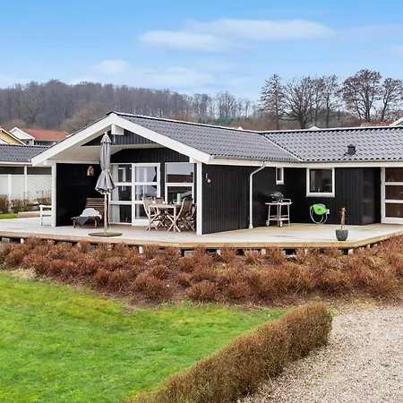 Holiday home Stunning In With Kitchen *