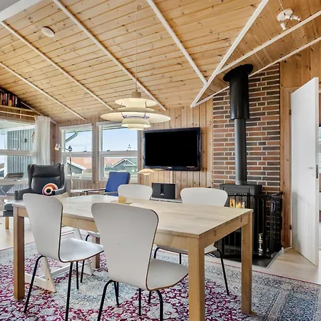 Stunning In With Kitchen Holiday home