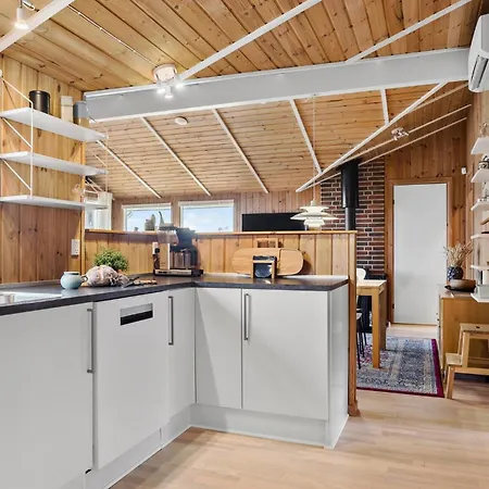 Holiday home Stunning In With Kitchen Sjolund