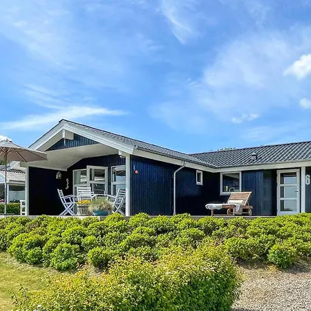 Vakantiehuis Stunning In With Kitchen